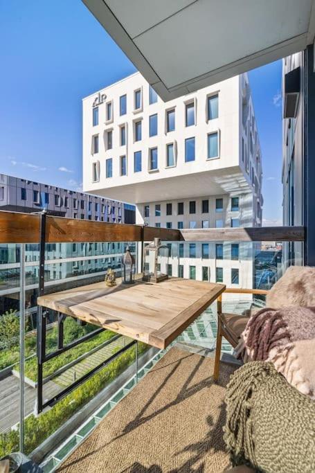 Modern 2Bed Room Sea View Apartment @ Oslo Barcode Exterior photo